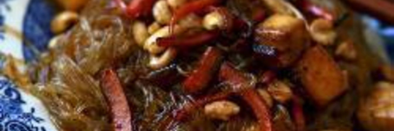 Жаренная лапша с тофу и овощами