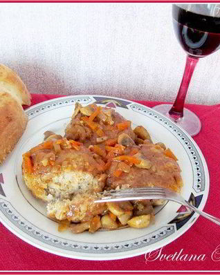 Биточки с грибным соусом