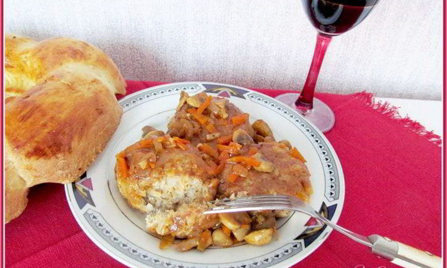 Рецепт биточков с грибным соусом