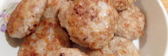 биточки с грибным соусом