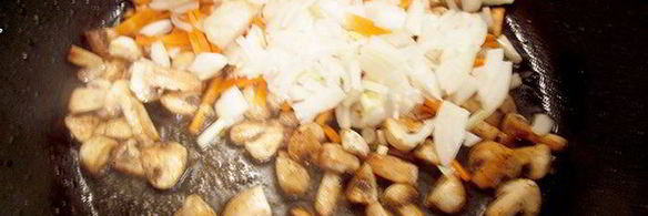 биточки с грибным соусом