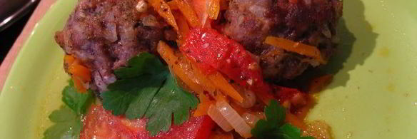 биточки запеченные с овощами