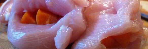 куриная грудка, фаршированная морковкой, с печеным картофелем