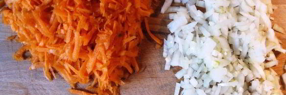 куриная грудка, фаршированная морковкой, с печеным картофелем