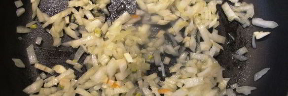 куриная грудка, фаршированная морковкой, с печеным картофелем