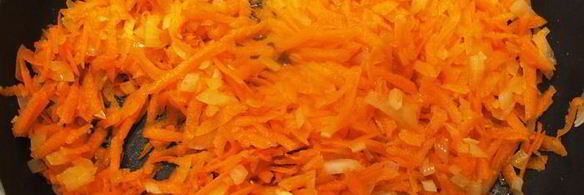 куриная грудка, фаршированная морковкой, с печеным картофелем