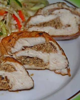 Куриная грудка, фаршированная ореховой пастой