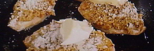 куриная грудка под корочкой из абриксового карри с миндальным кускусом