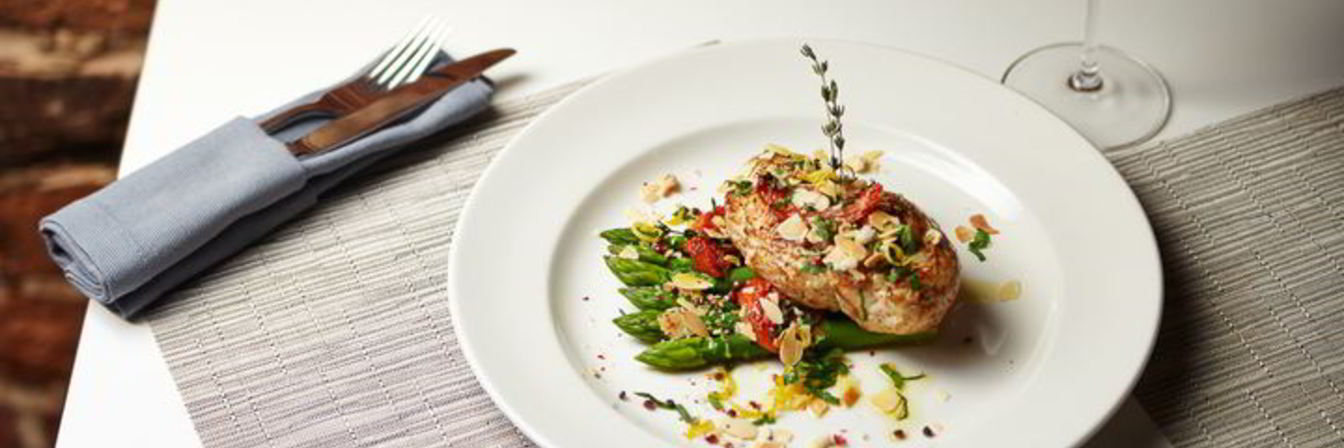 Куриная грудка со спаржей