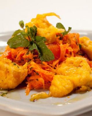 Куриное филе в морковном кляре с морковным салатом