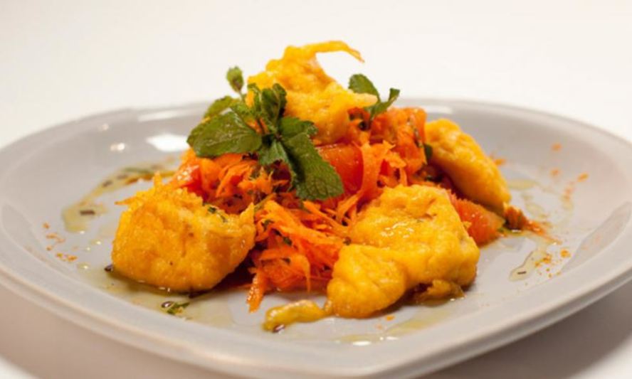 Рецепт куриного филе в морковном кляре с морковным салатом