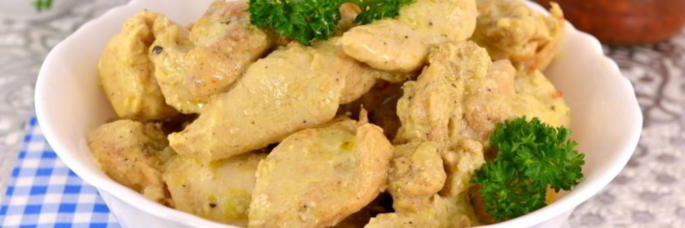 Куриное филе в сметанном соусе в мультиварке