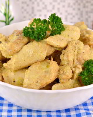 Куриное филе в сметанном соусе в мультиварке