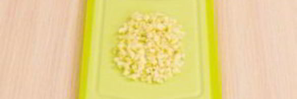 куриное филе в сырной корочке с томатным соусом