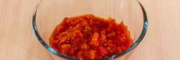 куриное филе в сырной корочке с томатным соусом