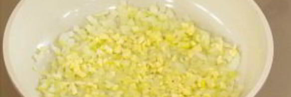 куриное филе в сырной корочке с томатным соусом