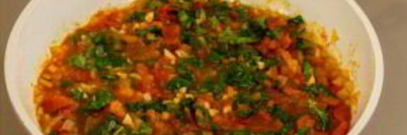 куриное филе в сырной корочке с томатным соусом