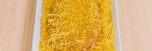 куриное филе в сырной корочке с томатным соусом