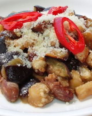 Куриные сердечки с баклажанами