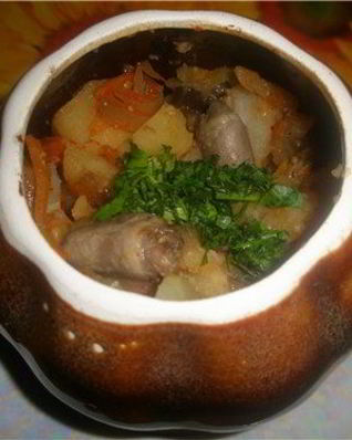 Куриные сердечки, запеченные в горшочках