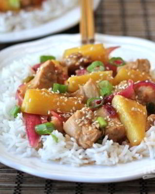 Курица с ананасами в кисло-сладком соусе