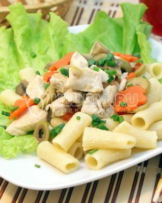 Курица с грибами и макаронами