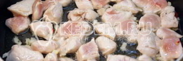 курица с грибами и макаронами