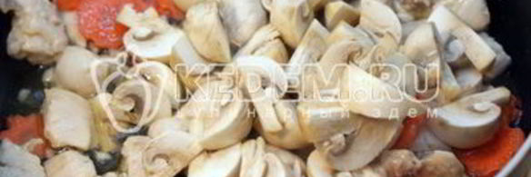 курица с грибами и макаронами