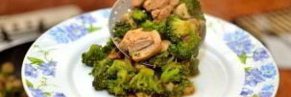 курица с овощами на сковороде