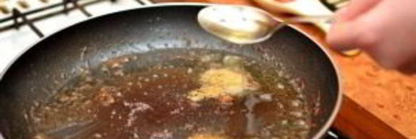 курица с овощами на сковороде