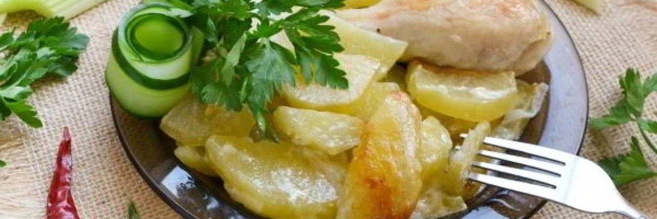 Курица с сельдереем и картофелем в духовке