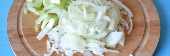 курица с сельдереем и картофелем в духовке