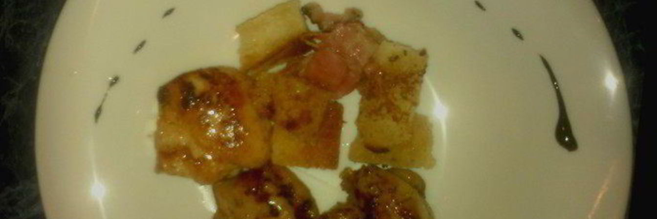 Курица в медово-соевом соусе на крутонах