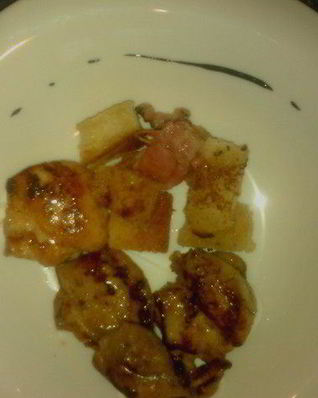 Курица в медово-соевом соусе на крутонах