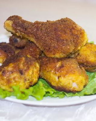 Курица в панировочных сухарях на сковороде