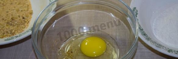 курица в панировочных сухарях на сковороде