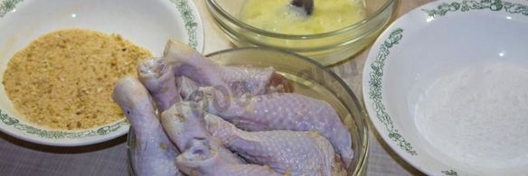 курица в панировочных сухарях на сковороде