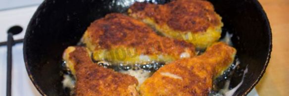 курица в панировочных сухарях на сковороде