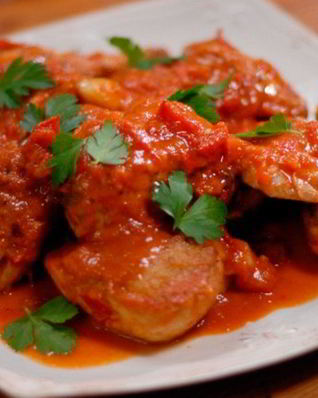 Курица в томатном соусе в духовке