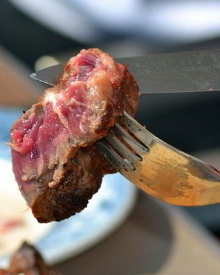 Мясо с кровью