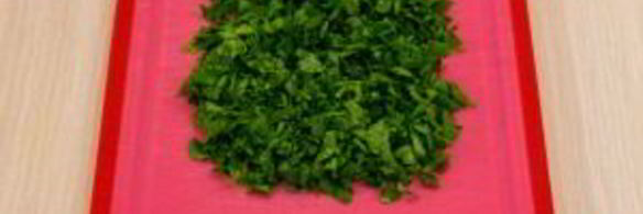 мясо с луком, морковью и рисовой лапшой