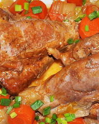 Ножки индейки, тушенные с овощами