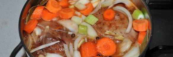 ножки индейки, тушенные с овощами