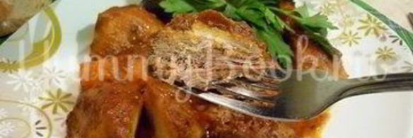 острая утка, запеченная с картофелем и морковью