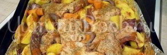 острая утка, запеченная с картофелем и морковью