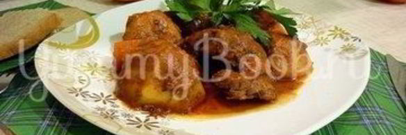 острая утка, запеченная с картофелем и морковью