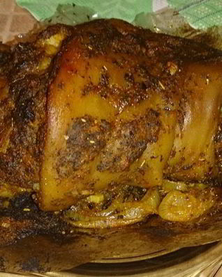 Свиная рулька и запеченный картофель