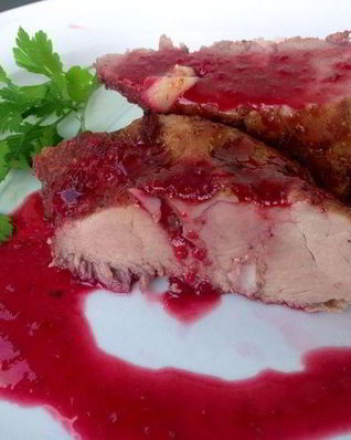 Свинина под вишневым соусом