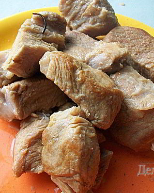 Свинина тушеная в белом вине с розмарином