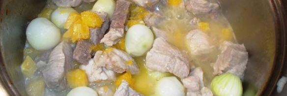 свиной окорок с острыми апельсиновыми луковицами